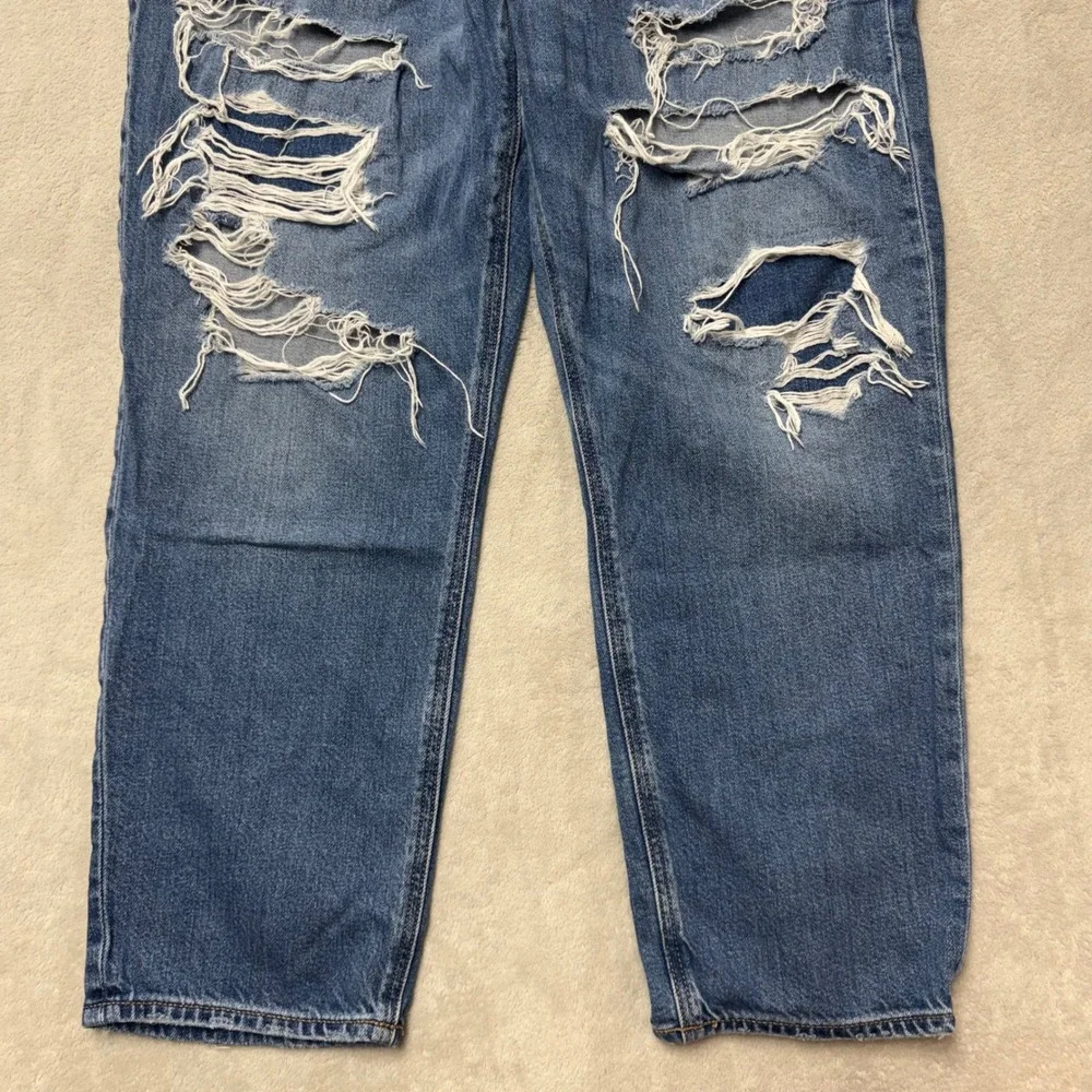 American Eagle Strigid Mom Jeans Womens 14 Short Blue Distressed High Rise Denim